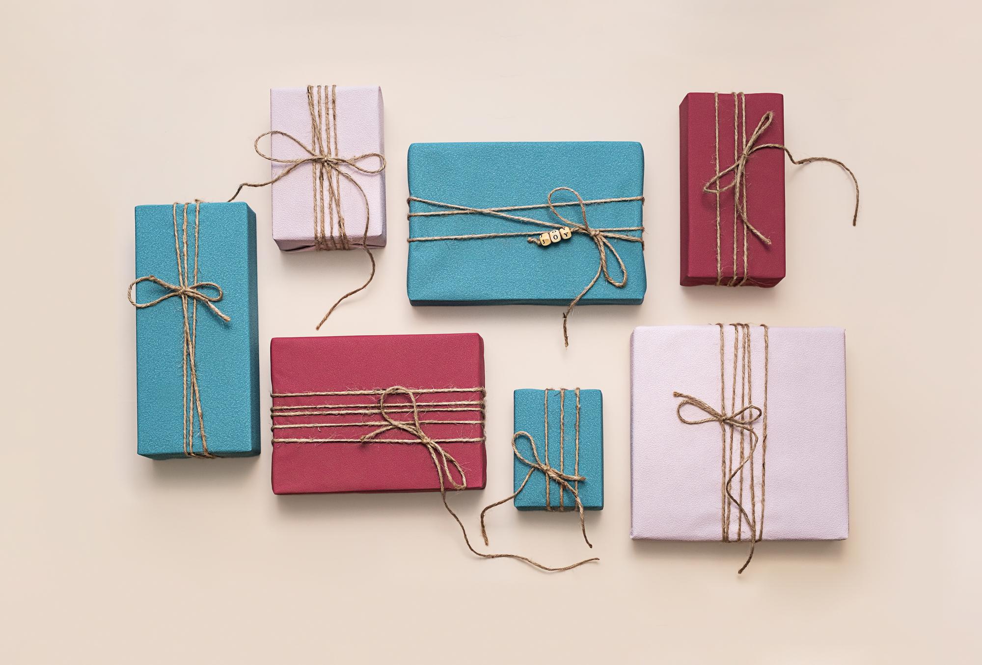 Box with threads and pattern cards
